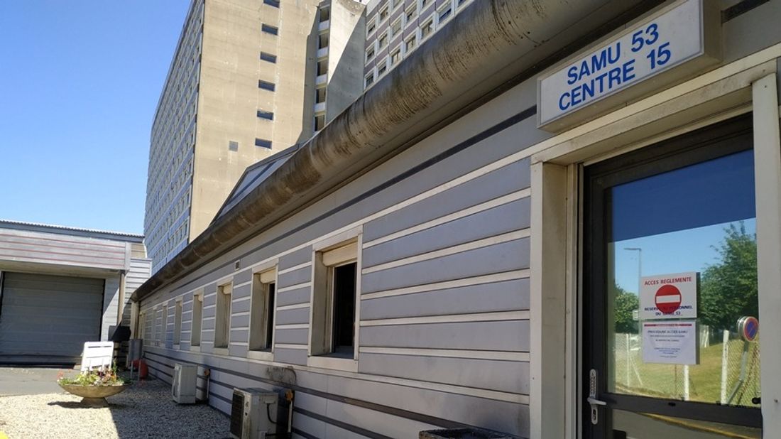 Le SAMU mayennais, au centre hospitalier de Laval, régule les appels au 15.